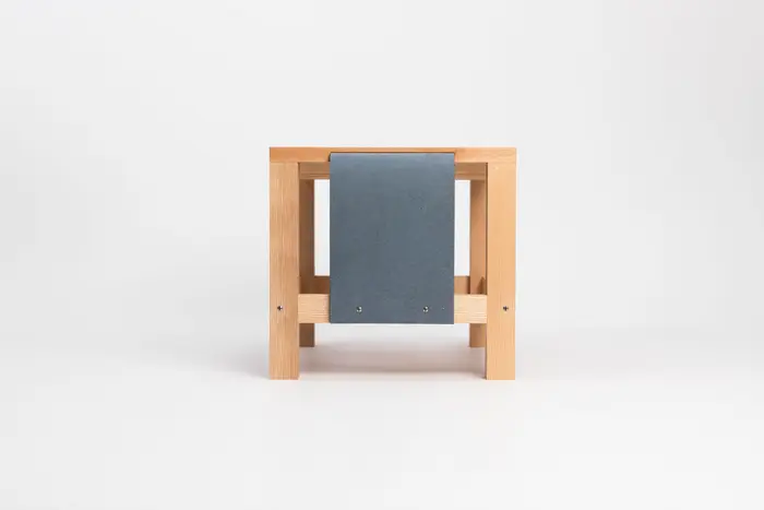 ein hölzerner Stuhl