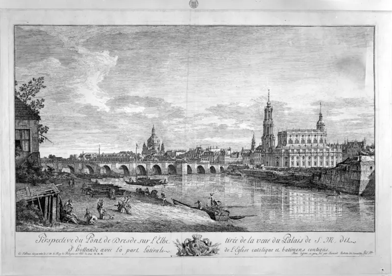 Der berühmte Canaletto-Blick als Kupferstich. Dresden mit prominenter Hofkirche und Frauenkirche ist vom rechten Elbufer unterhalb der Augustusbrücke zu sehen.