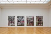 Gerhard Richter, Birkenau (937a) Ausstellungswand, an welcher sich vier Gemälde befinden