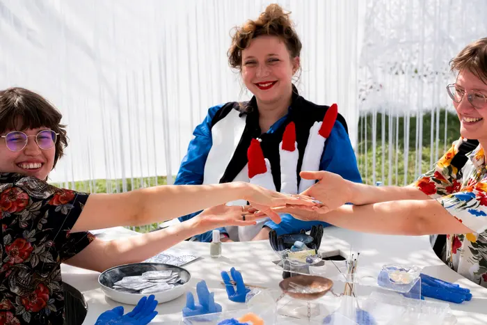 Performance von Karoline Krawc & Hella Stoleccyc (kolektiw wakuum) 