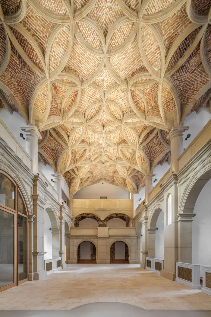 Schlosskapelle mit Schlingrippengewölbe im Residenzschloss Dresden, November 2025