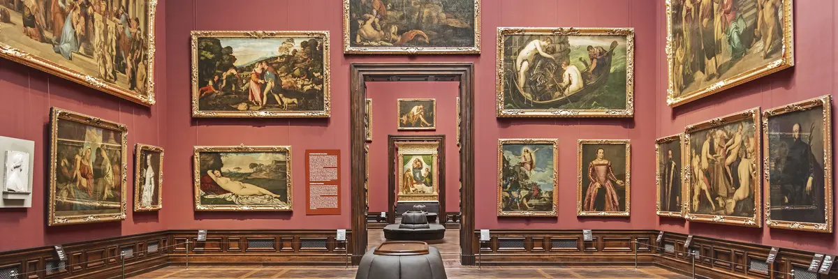 Ein großer Ausstellungssaal der Gemäldegalerie Alte Meister